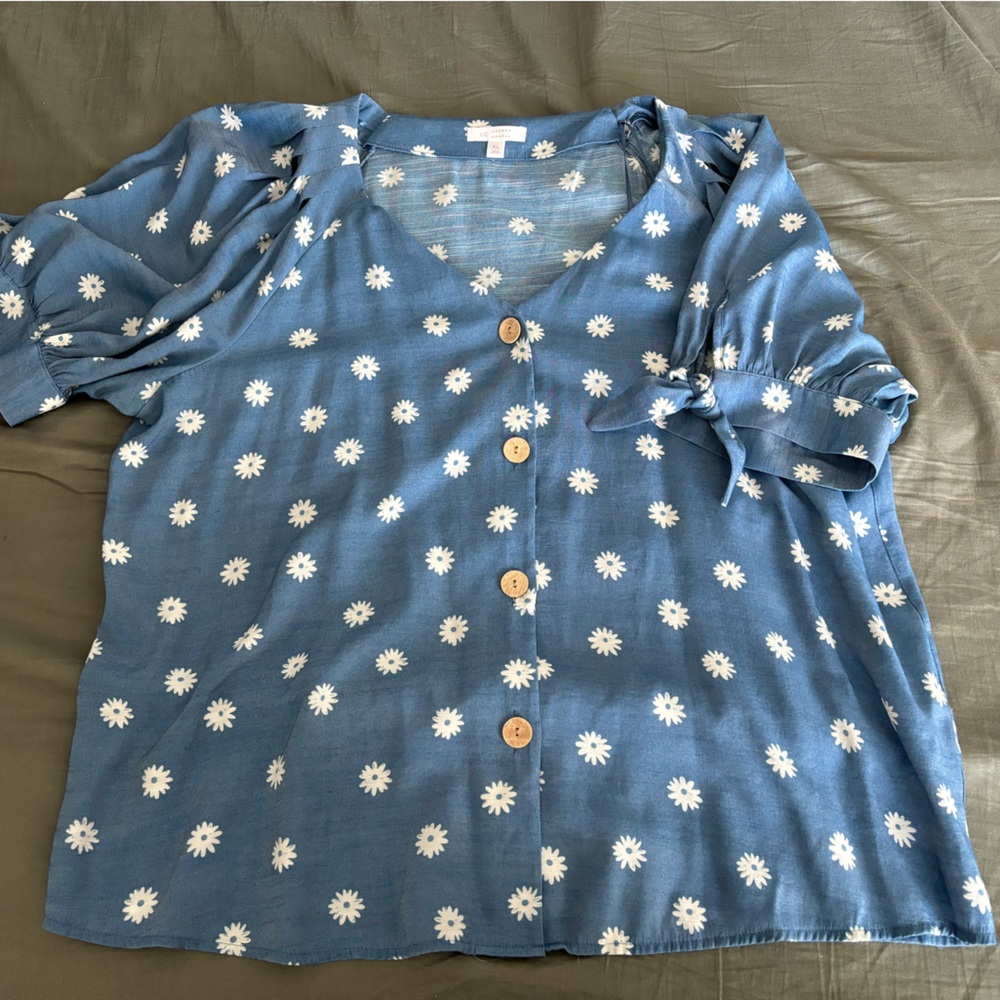 Lauren Conrad Button Blue Floral Daisy Blouse